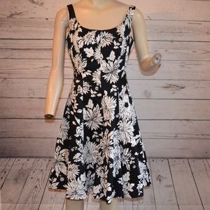 Jones Wear Dress Black White Floral Ribbing Size 8